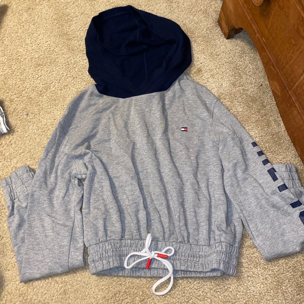 Tommy Hilfiger cropped sweatshirt